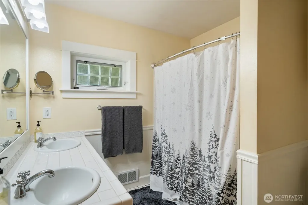 4260 Sonoma Terrace SE Port Orchard WA 98366
