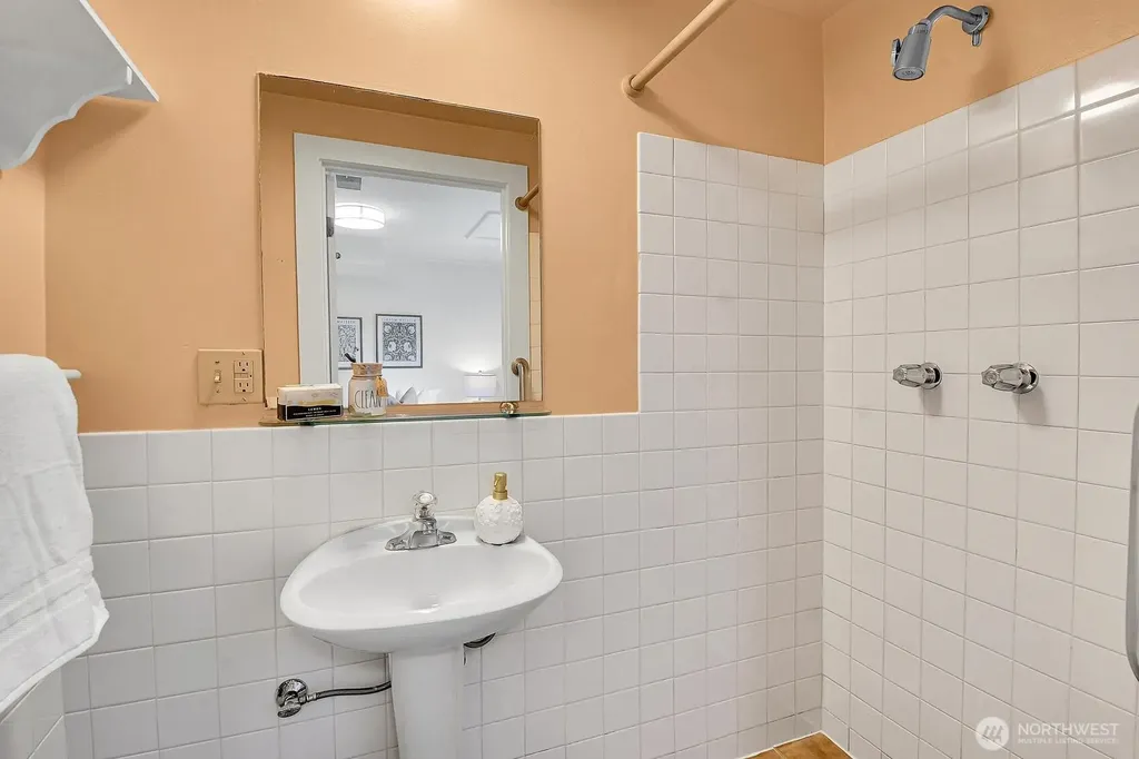 4631 48th Avenue S Seattle WA 98118