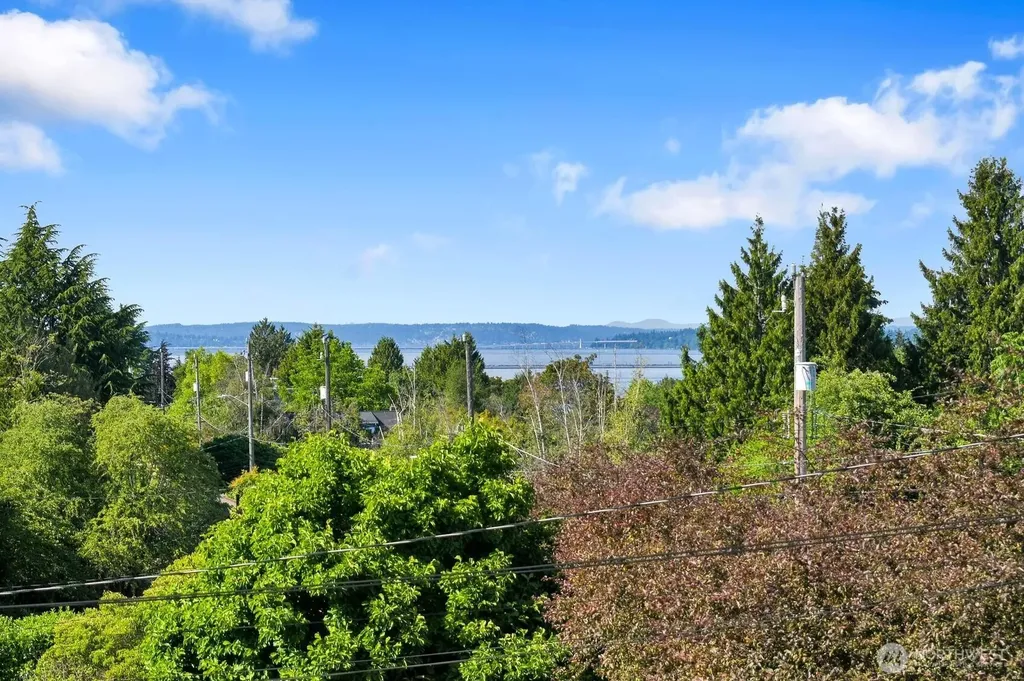 4631 48th Avenue S Seattle WA 98118