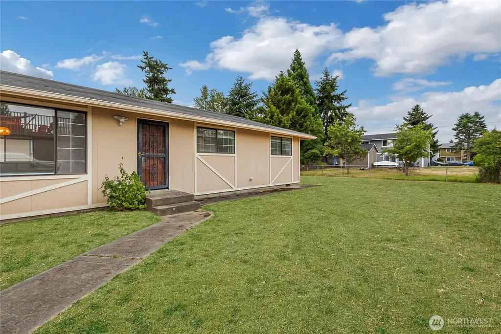 1318 S 82nd Street Tacoma WA 98408