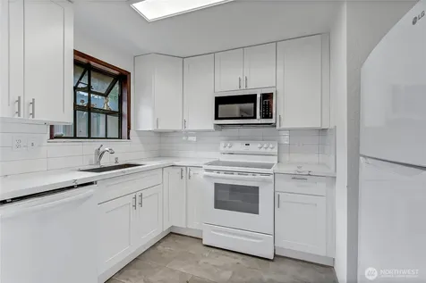 1318 S 82nd Street Tacoma WA 98408