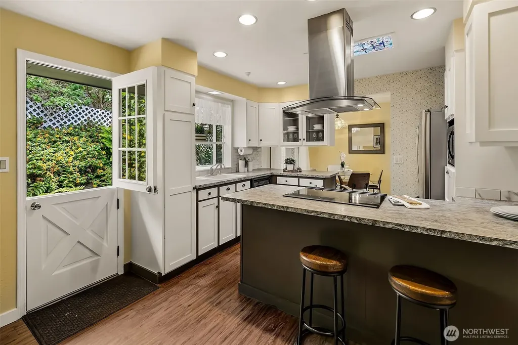 4854 47th Avenue SW Seattle WA 98116
