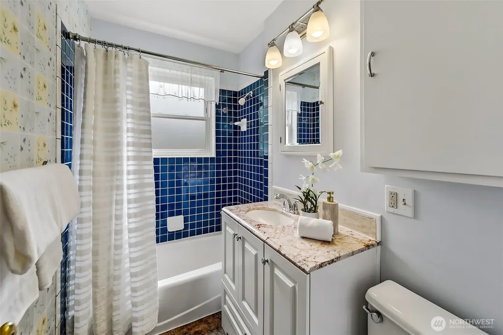 4854 47th Avenue SW Seattle WA 98116