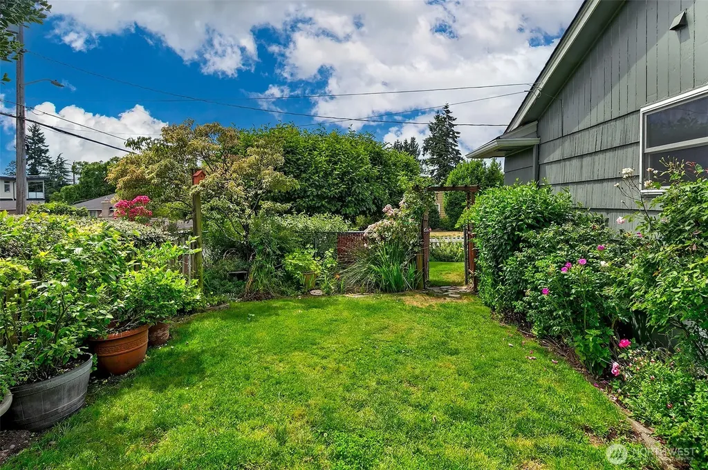 4854 47th Avenue SW Seattle WA 98116