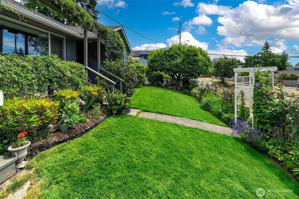 4854 47th Avenue SW Seattle WA 98116