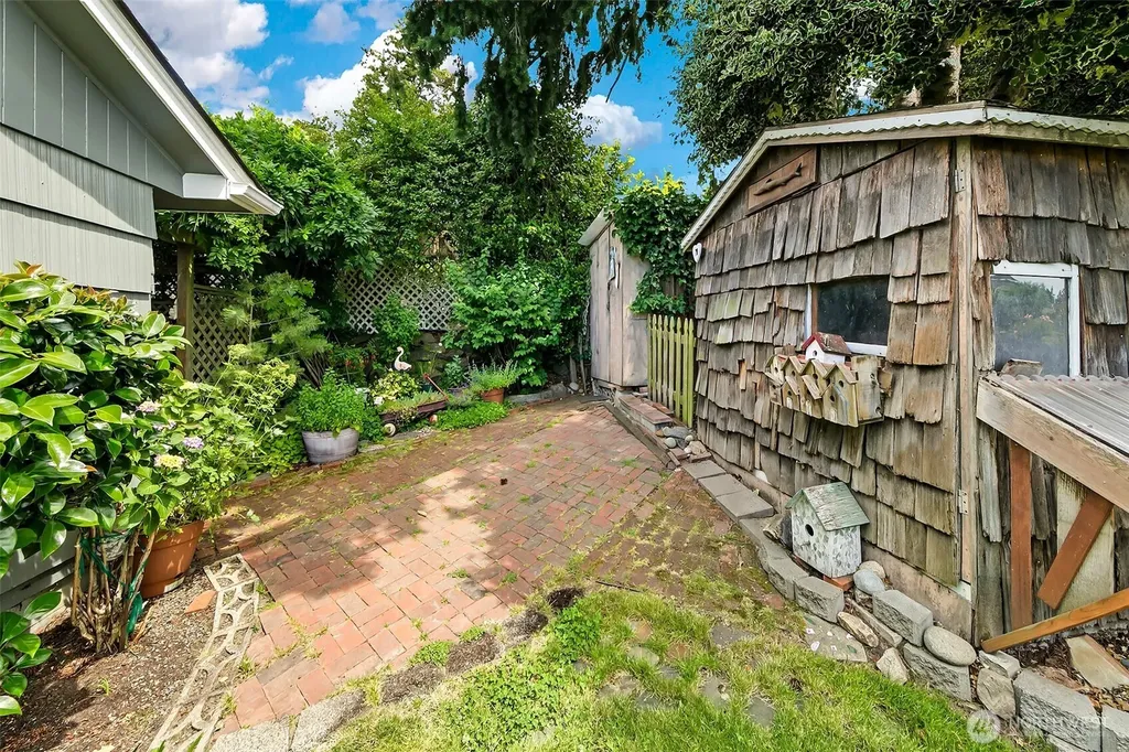 4854 47th Avenue SW Seattle WA 98116