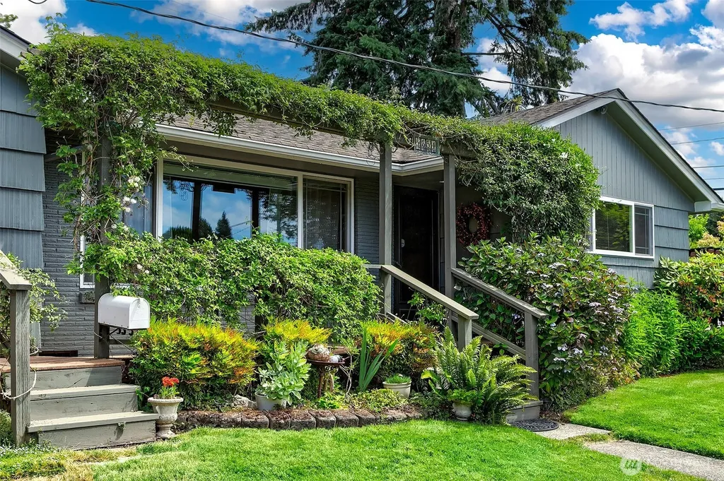 4854 47th Avenue SW Seattle WA 98116