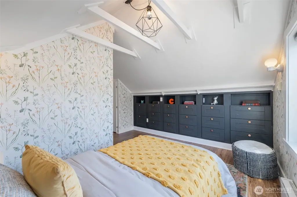 6525 3rd Avenue NW Seattle WA 98117