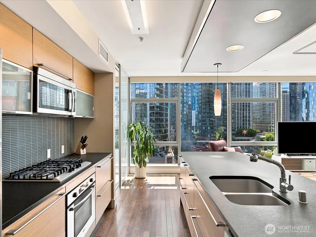 820 Blanchard Street Seattle WA 98121