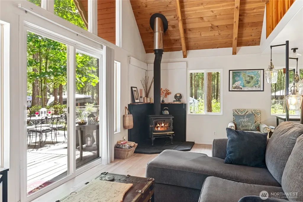 90 N Fircrest Place Hoodsport WA 98548