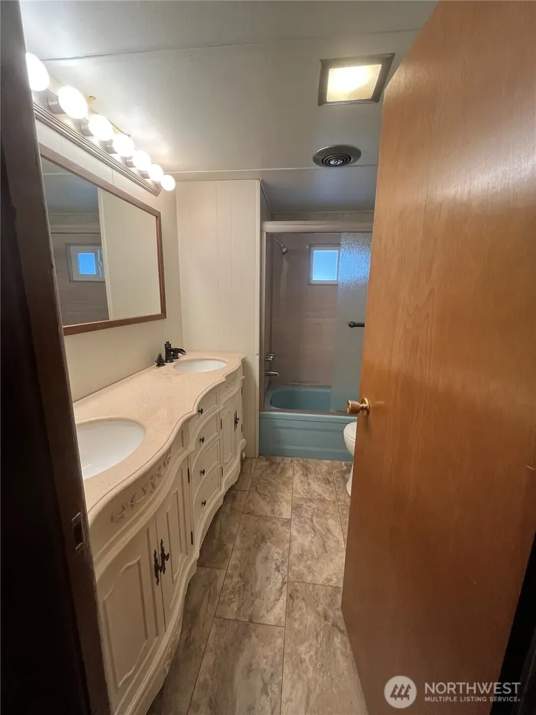 7614 NE Bothell Way Kenmore WA 98028