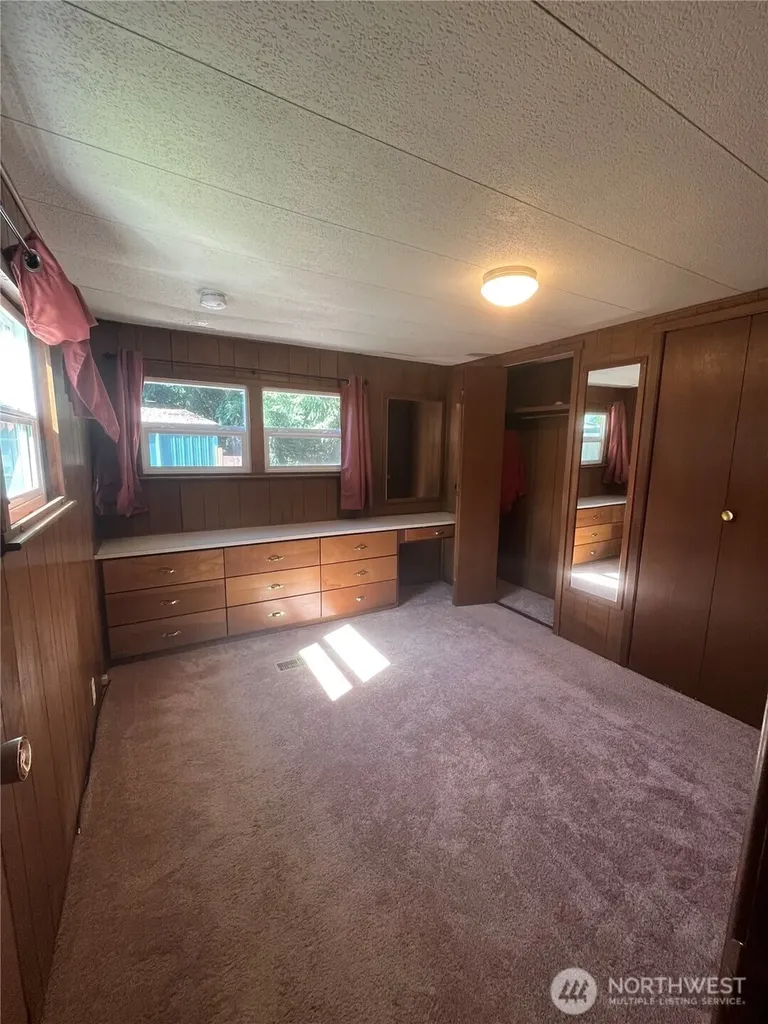 7614 NE Bothell Way Kenmore WA 98028