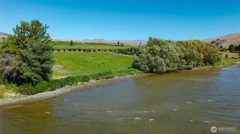1 Stennes Drive Pateros WA 98846