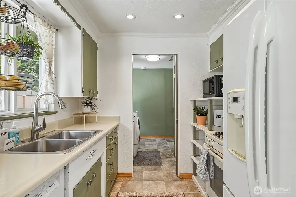 20818 77th Place W Edmonds WA 98026