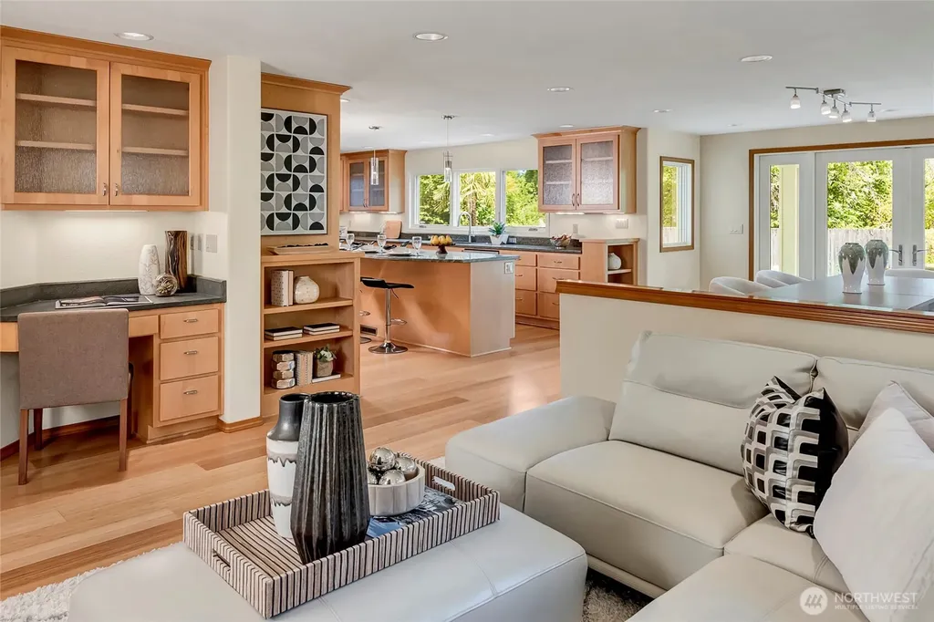 910 6th Place S Kirkland WA 98033
