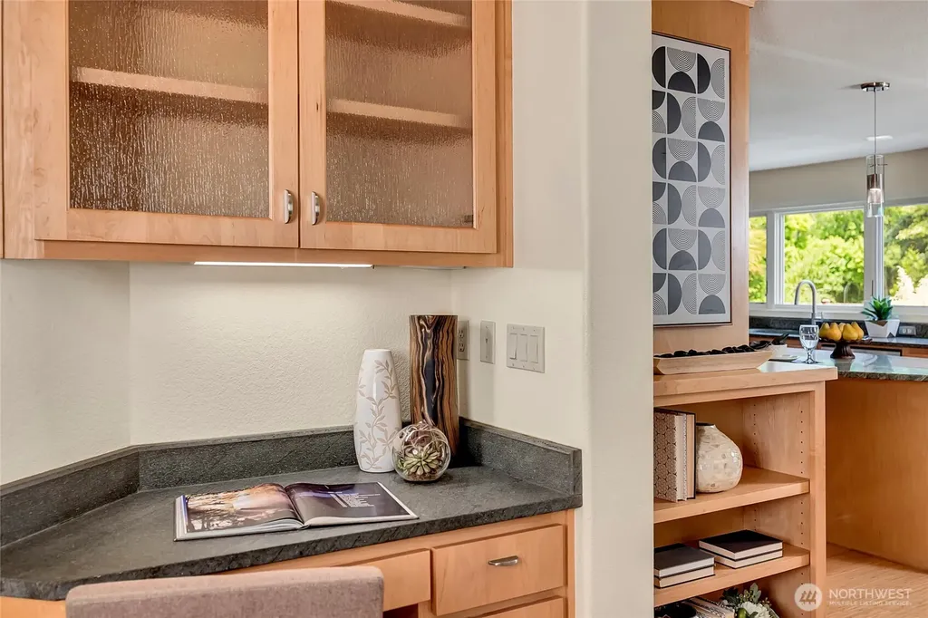 910 6th Place S Kirkland WA 98033