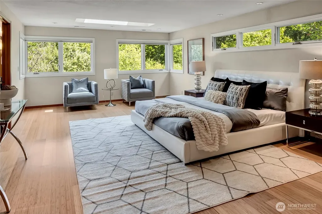 910 6th Place S Kirkland WA 98033