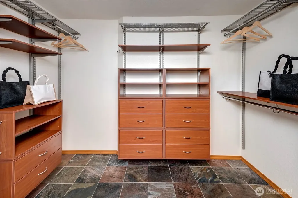 910 6th Place S Kirkland WA 98033