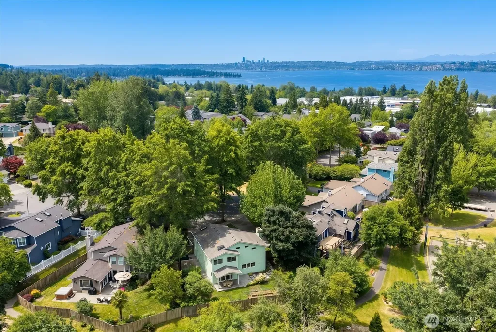 910 6th Place S Kirkland WA 98033