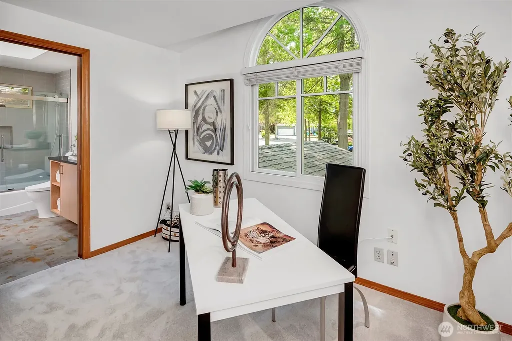 910 6th Place S Kirkland WA 98033