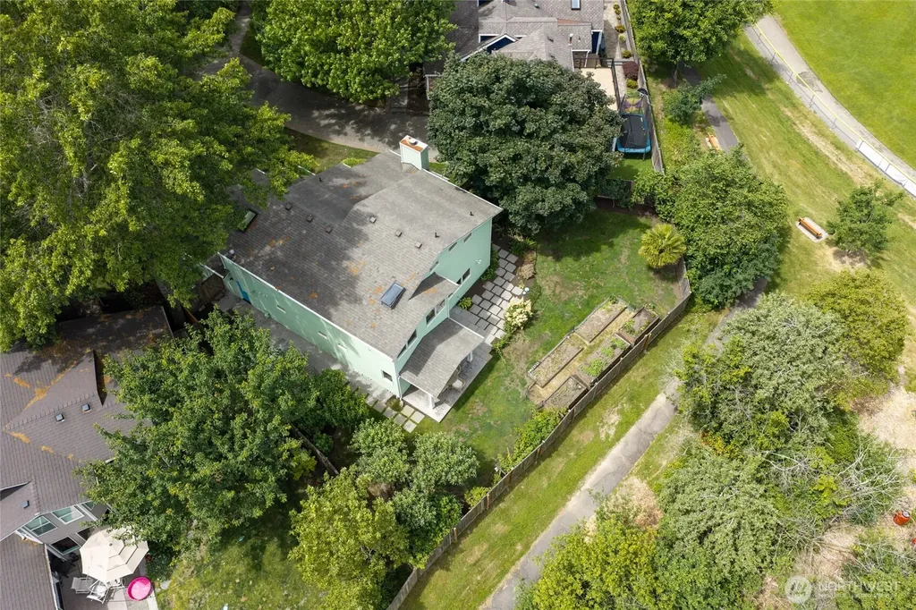 910 6th Place S Kirkland WA 98033