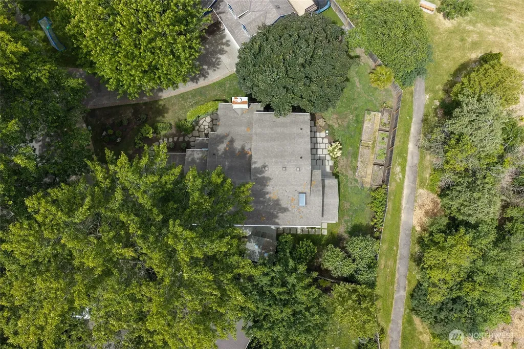 910 6th Place S Kirkland WA 98033