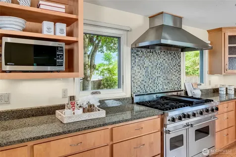 910 6th Place S Kirkland WA 98033