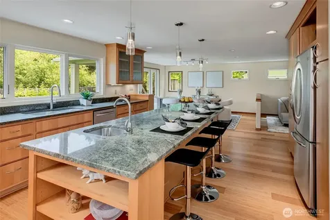 910 6th Place S Kirkland WA 98033