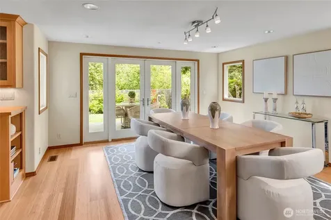 910 6th Place S Kirkland WA 98033