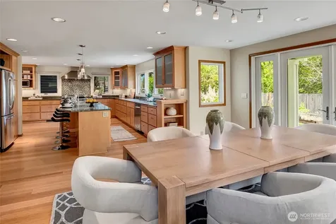 910 6th Place S Kirkland WA 98033
