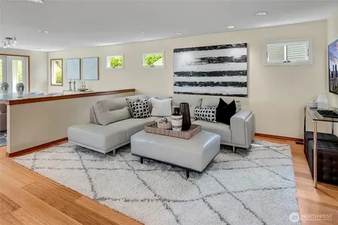 910 6th Place S Kirkland WA 98033