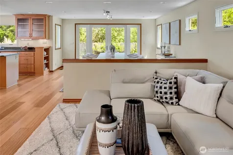 910 6th Place S Kirkland WA 98033