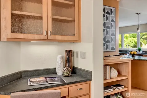 910 6th Place S Kirkland WA 98033
