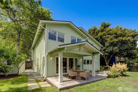 910 6th Place S Kirkland WA 98033