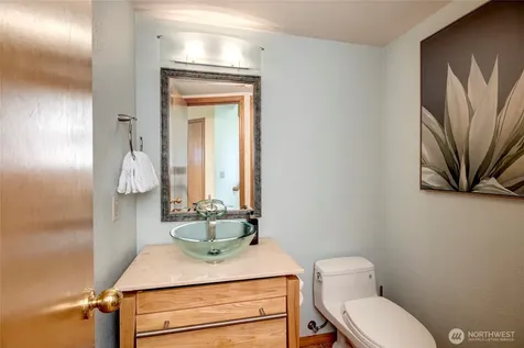 910 6th Place S Kirkland WA 98033