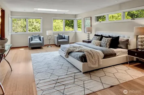 910 6th Place S Kirkland WA 98033
