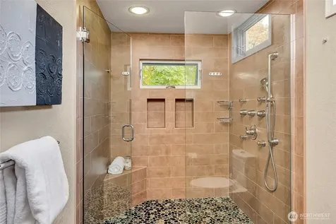 910 6th Place S Kirkland WA 98033