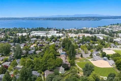 910 6th Place S Kirkland WA 98033