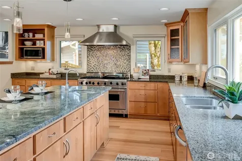 910 6th Place S Kirkland WA 98033