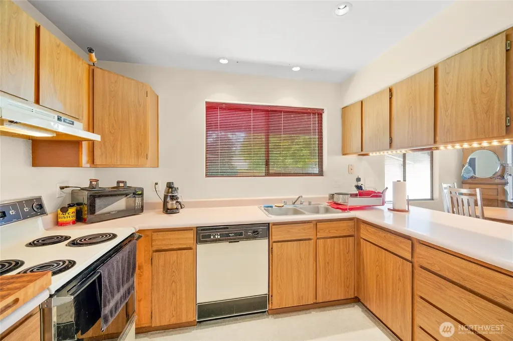 21815 SE 271st Street Maple Valley WA 98038