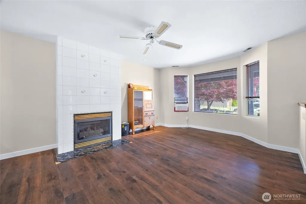 21815 SE 271st Street Maple Valley WA 98038
