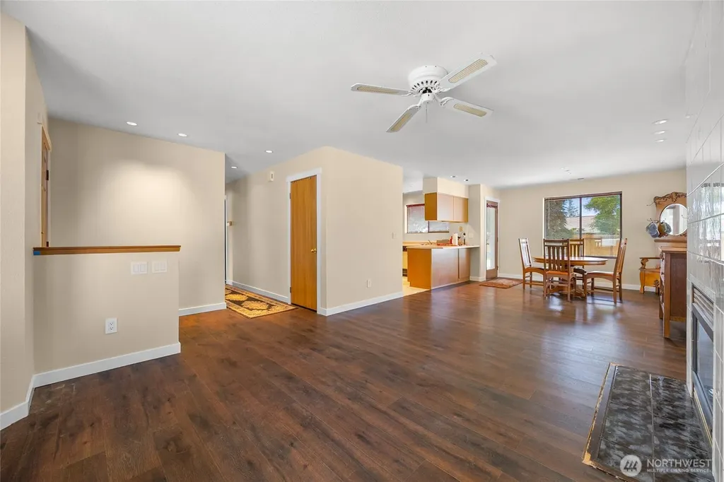 21815 SE 271st Street Maple Valley WA 98038