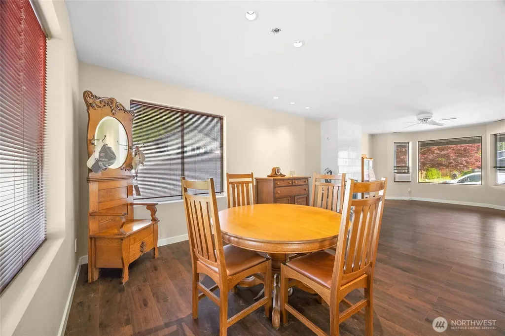 21815 SE 271st Street Maple Valley WA 98038
