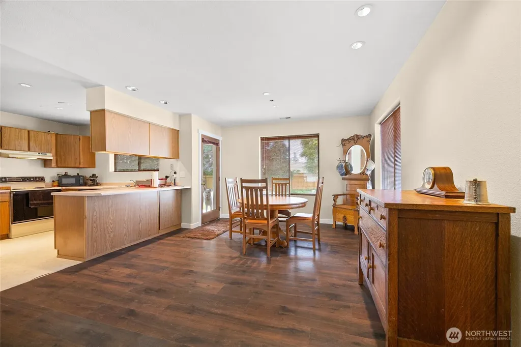 21815 SE 271st Street Maple Valley WA 98038