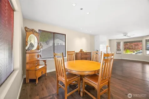 21815 SE 271st Street Maple Valley WA 98038