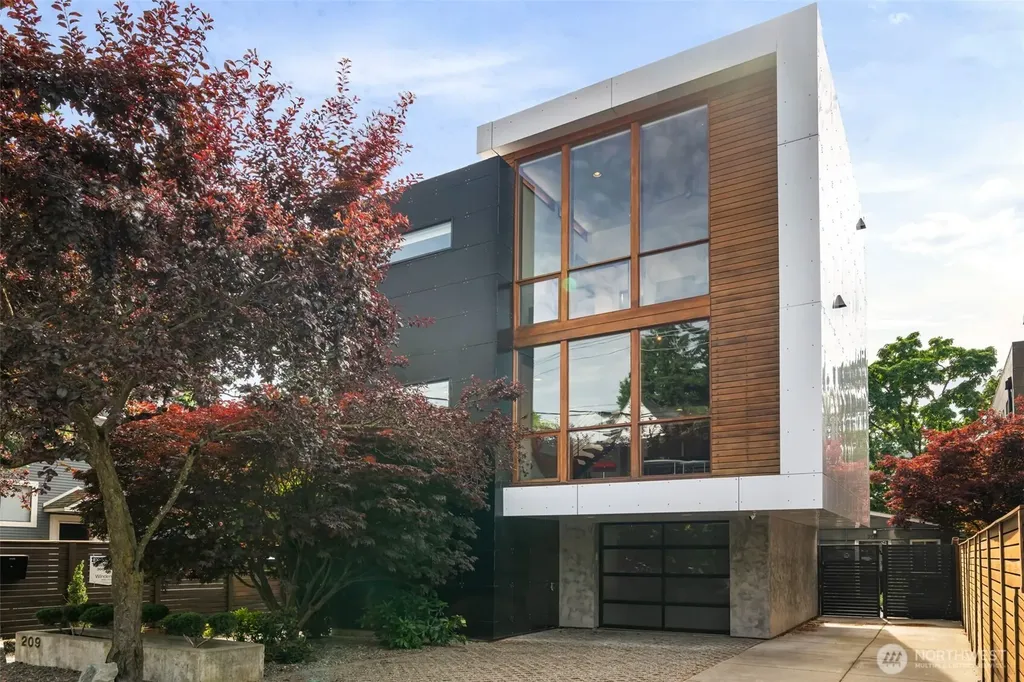 209 12th Ave E Seattle WA 98102