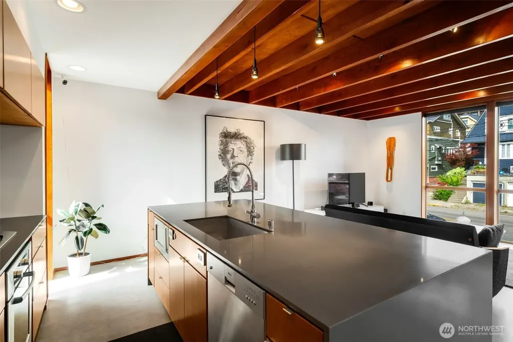 209 12th Ave E Seattle WA 98102