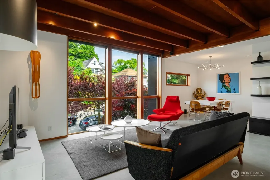 209 12th Ave E Seattle WA 98102