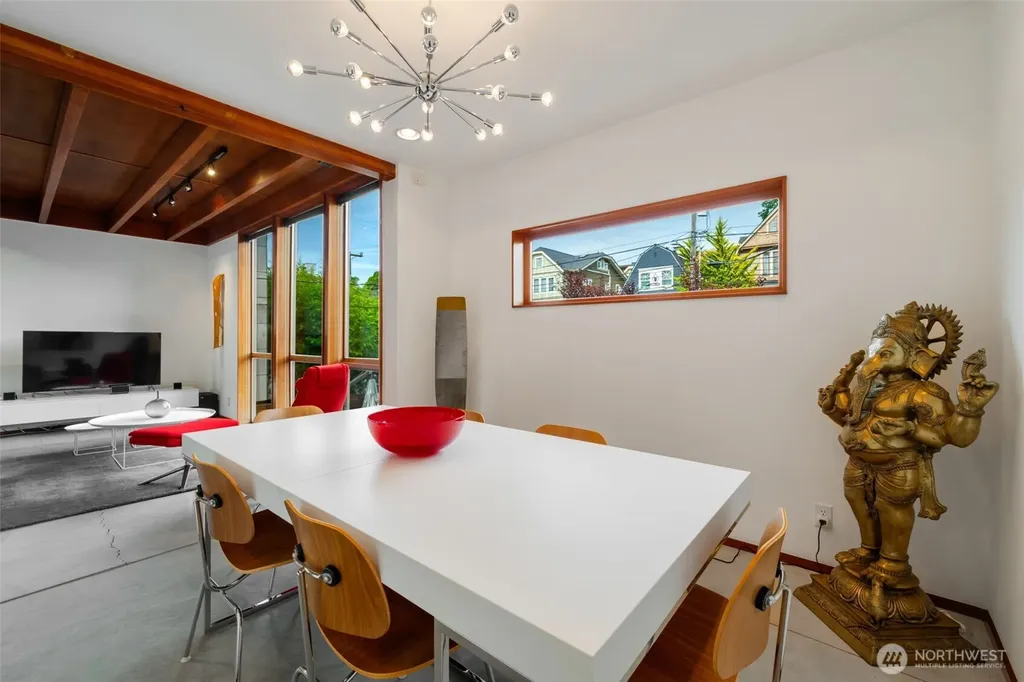 209 12th Ave E Seattle WA 98102