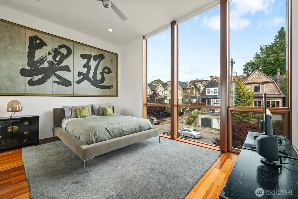 209 12th Ave E Seattle WA 98102